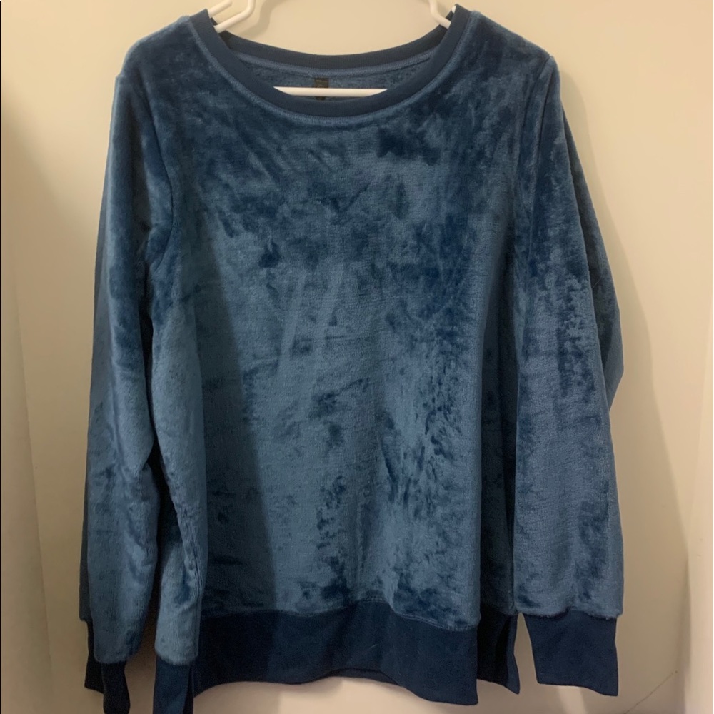 GAIAM fluffy shirt!